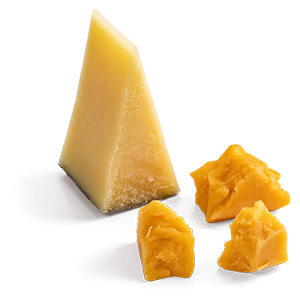 Çedar və Parmesan pendirlərinin qarışığı